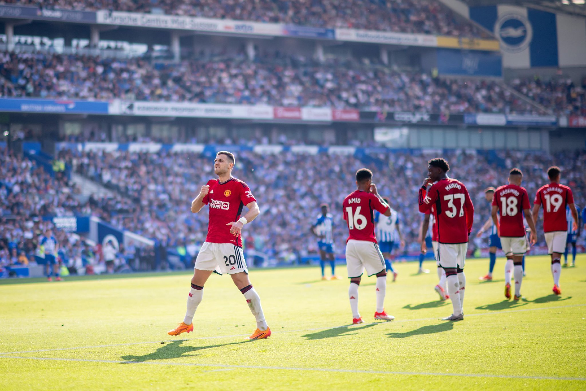 场的宏伟目 场的宏伟目