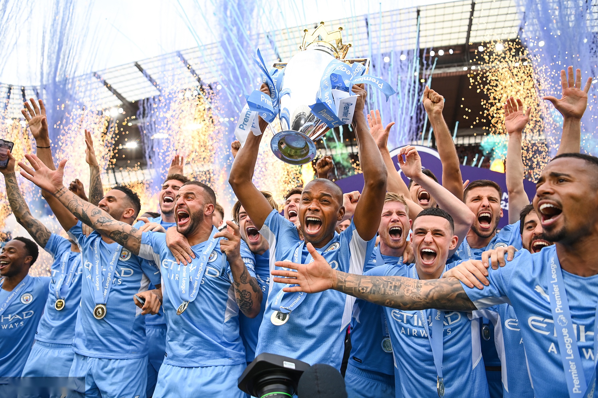 争愈演愈烈 争愈演愈烈